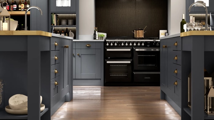 Range cooker in a Milton Midnight Kitchen
